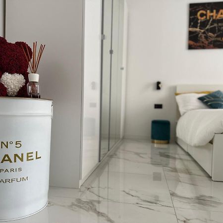 Maison Chanel Milaan Buitenkant foto