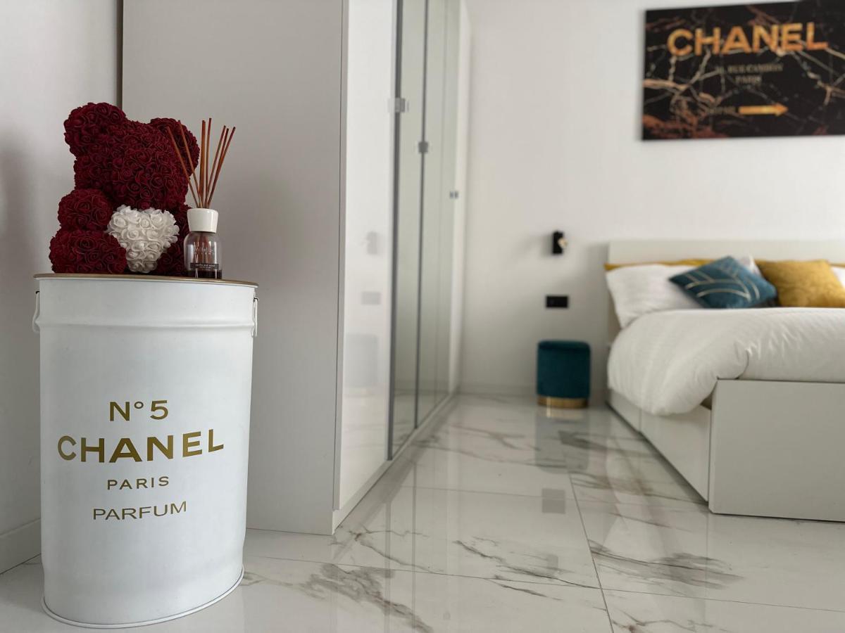 Maison Chanel Milaan Buitenkant foto